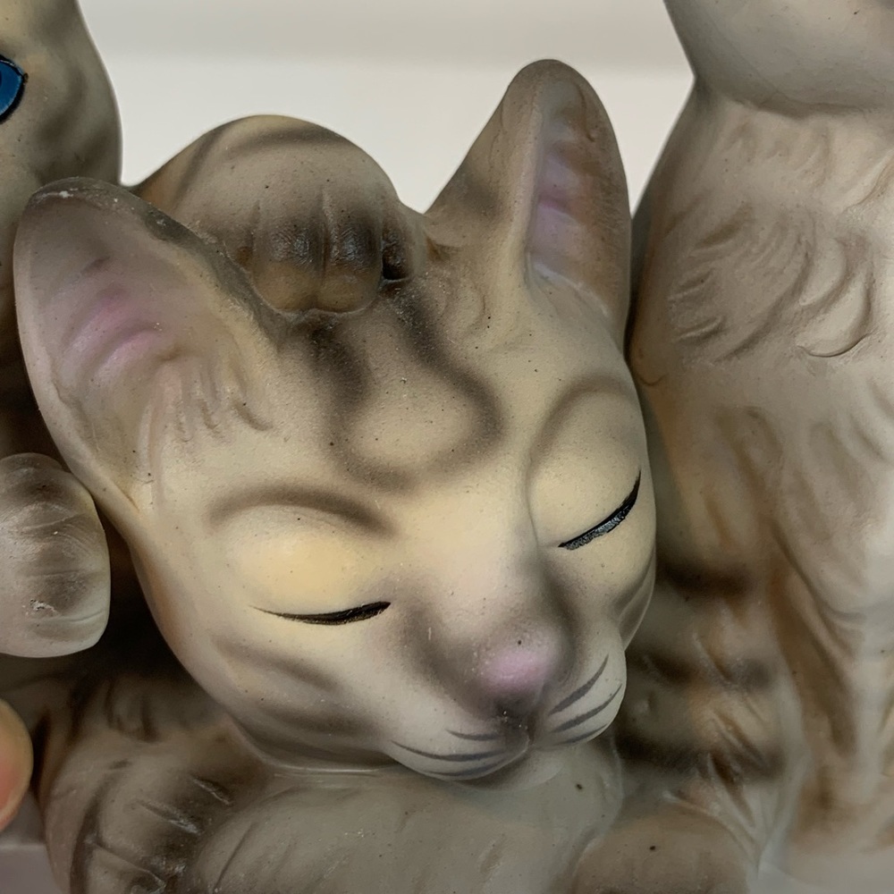 Vintage Stripe Kitten Trio Figurine - Picture 3 of 7